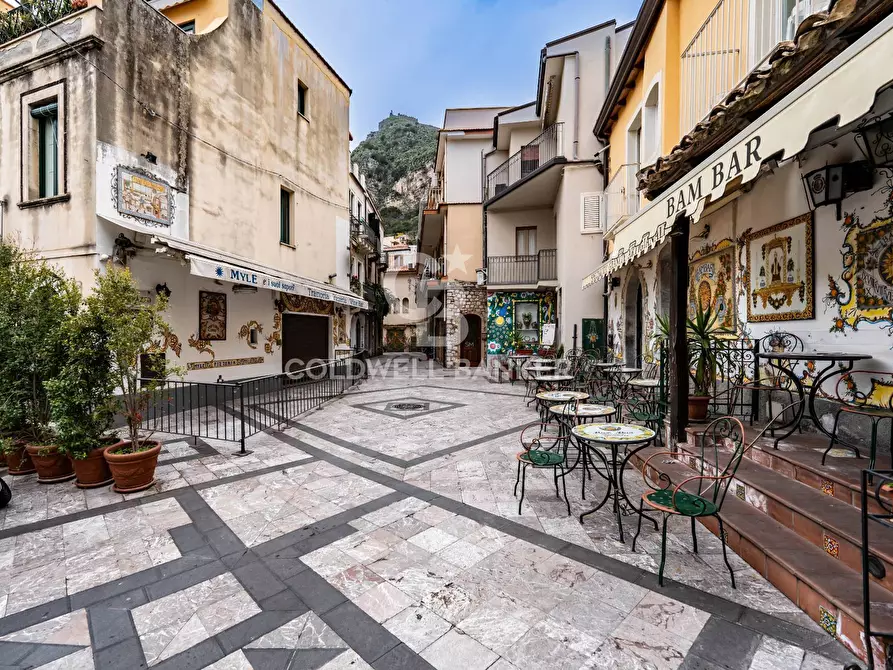 Immagine 2 di Locale commerciale in vendita  in Via Giardinazzo a Taormina
