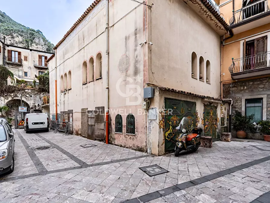 Immagine 5 di Locale commerciale in vendita  in Via Giardinazzo a Taormina