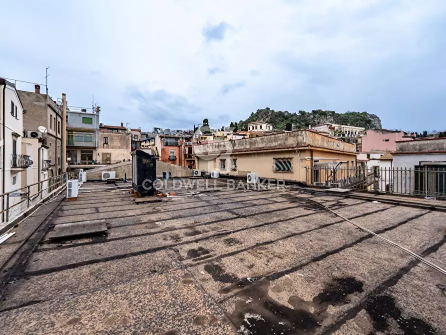 Immagine 6 di Locale commerciale in vendita  in Via Giardinazzo a Taormina