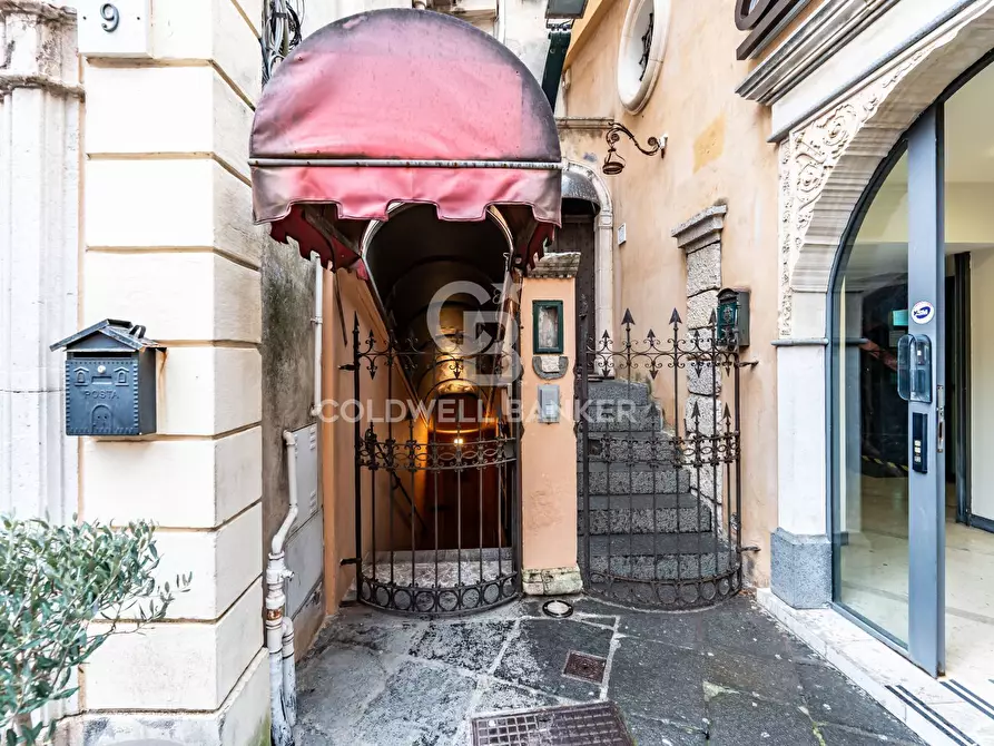 Immagine 9 di Locale commerciale in vendita  in Via Giardinazzo a Taormina