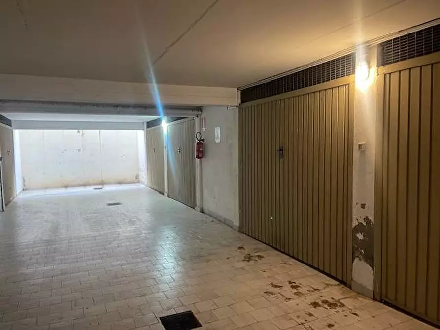 Immagine 2 di Box auto in vendita  in Viale Caravaggio 185 a Monte Argentario