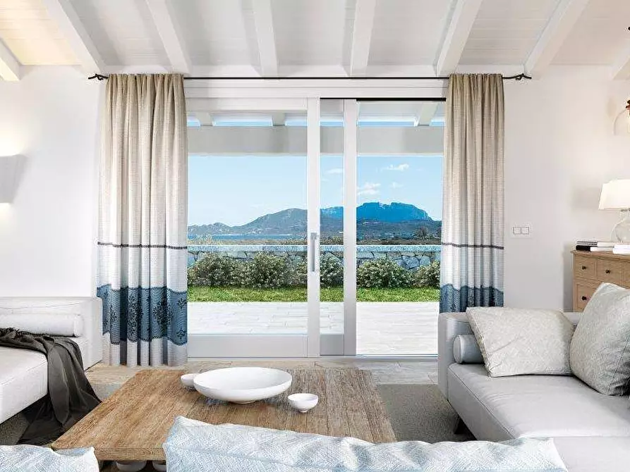 Immagine 1 di Villa in vendita  in LOC. LE SALINE SN a Olbia
