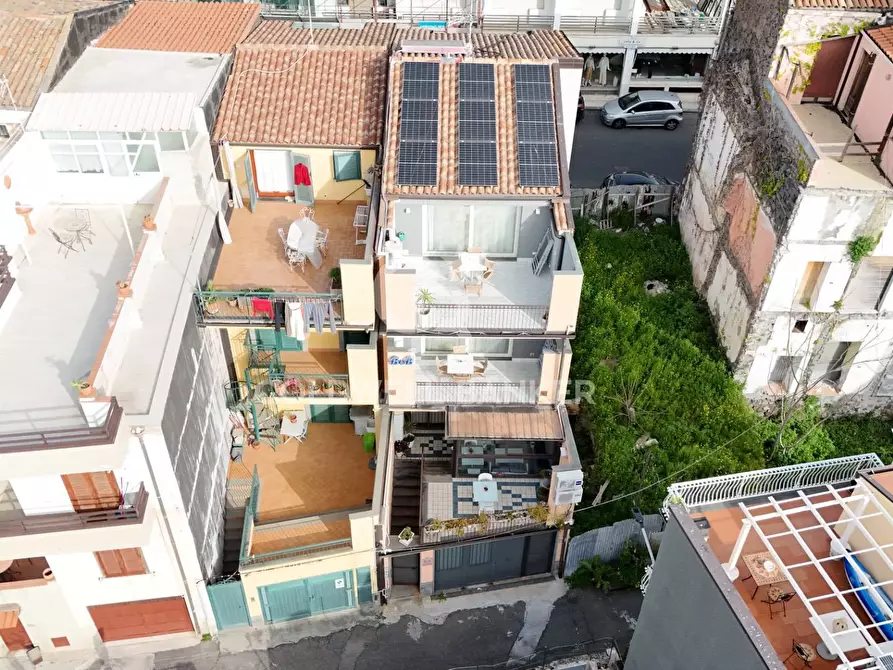 Immagine 3 di Palazzo in vendita  in via provinciale 62 a Aci Castello