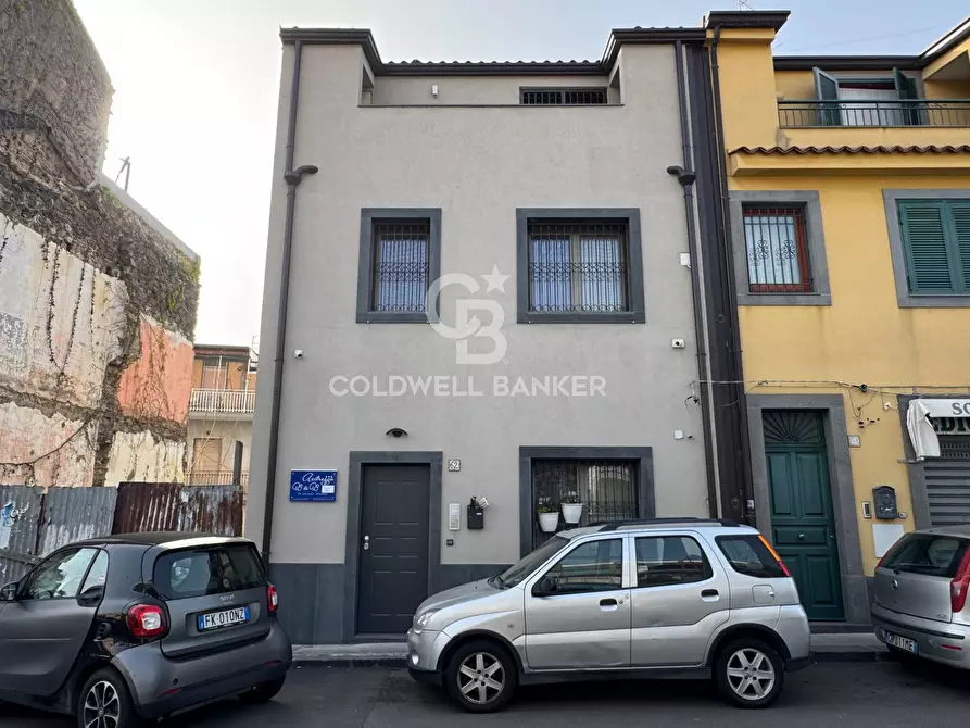 Immagine 2 di Palazzo in vendita  in via provinciale 62 a Aci Castello