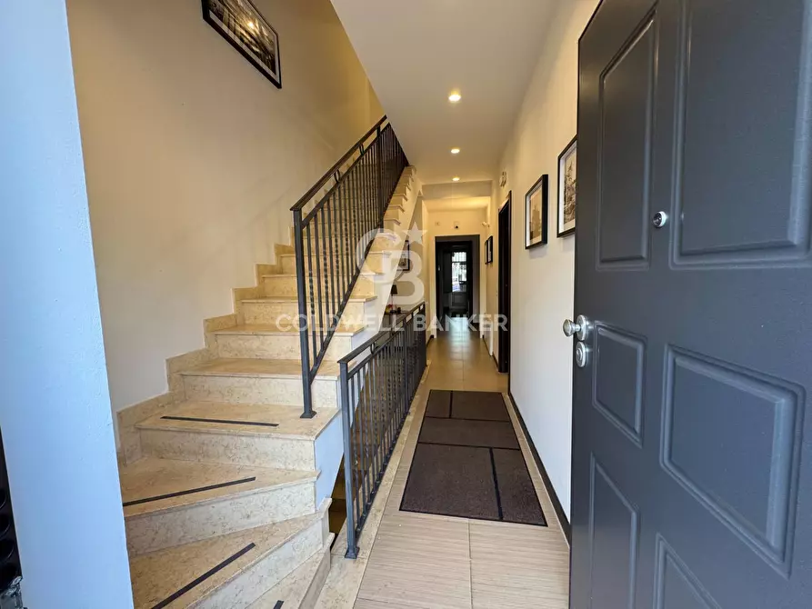 Immagine 4 di Palazzo in vendita  in via provinciale 62 a Aci Castello