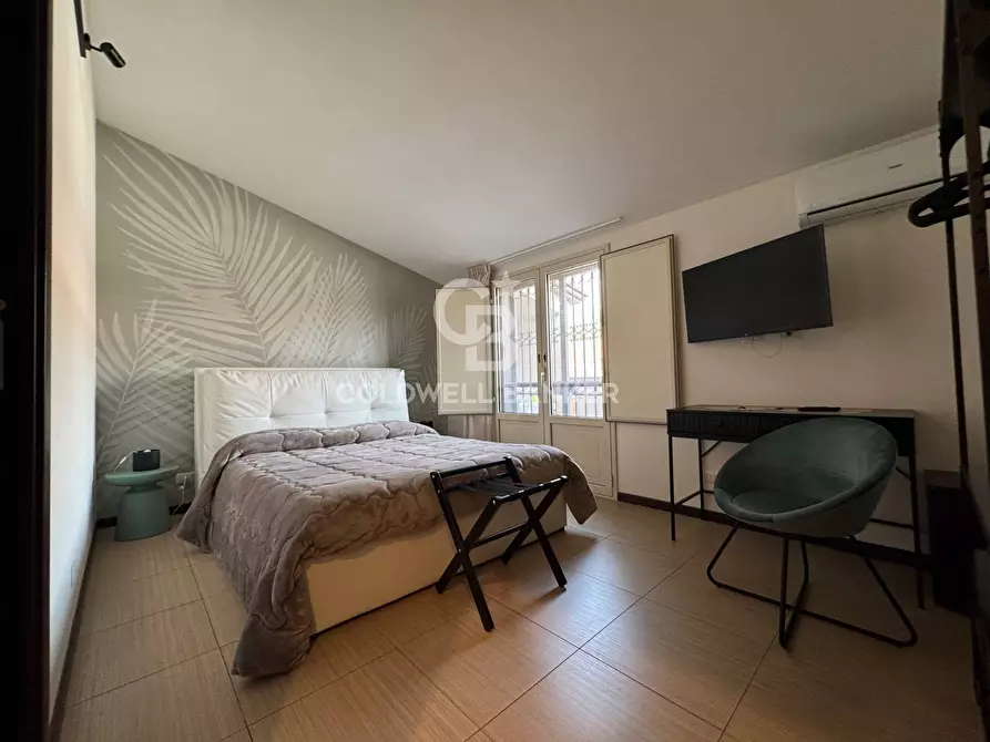 Immagine 11 di Palazzo in vendita  in via provinciale 62 a Aci Castello