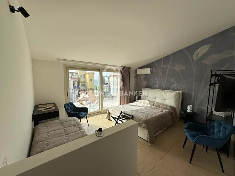 Immagine 13 di Palazzo in vendita  in via provinciale 62 a Aci Castello