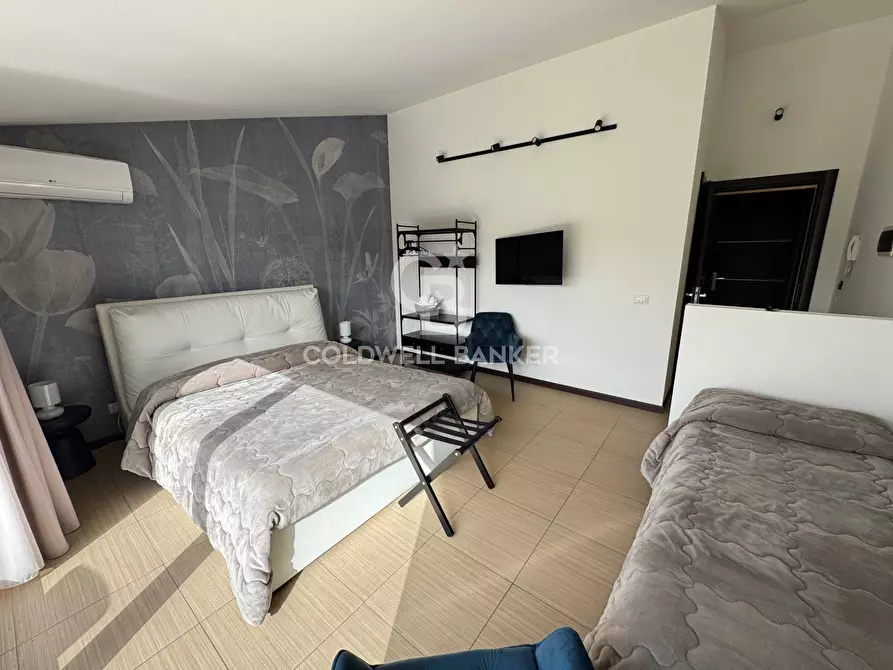 Immagine 14 di Palazzo in vendita  in via provinciale 62 a Aci Castello