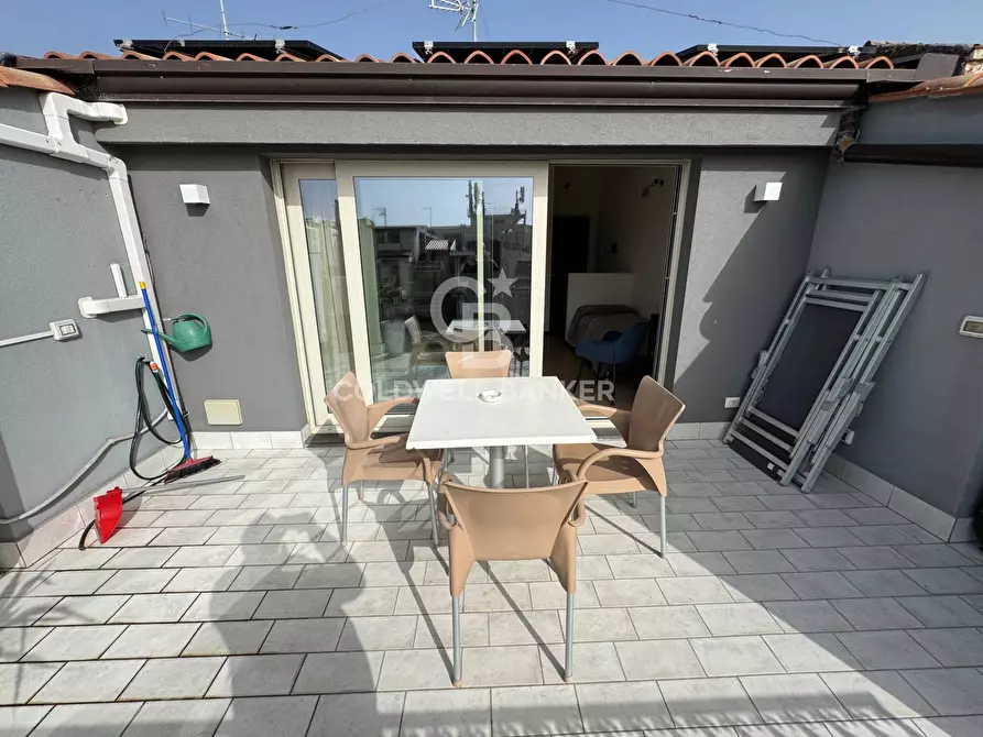 Immagine 17 di Palazzo in vendita  in via provinciale 62 a Aci Castello