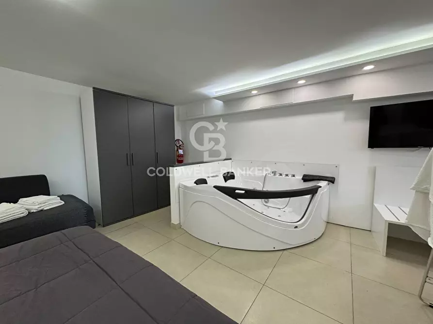 Immagine 21 di Palazzo in vendita  in via provinciale 62 a Aci Castello