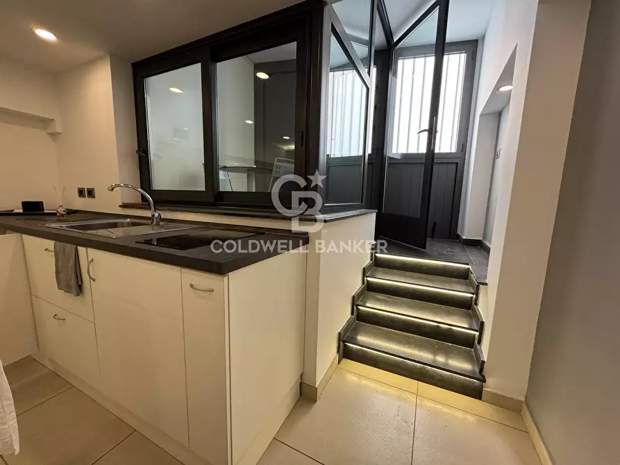 Immagine 23 di Palazzo in vendita  in via provinciale 62 a Aci Castello