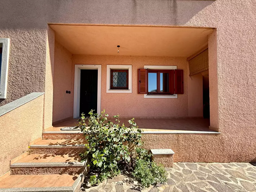 Immagine 4 di Villetta a schiera in vendita  in VIA SALVATORE QUASIMODO 50 a Olbia