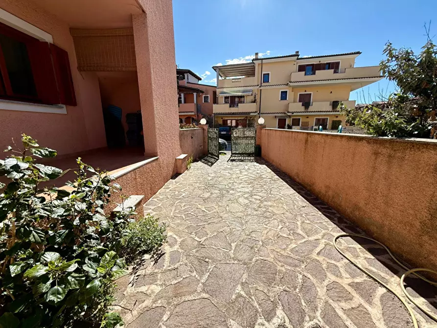 Immagine 5 di Villetta a schiera in vendita  in VIA SALVATORE QUASIMODO 50 a Olbia