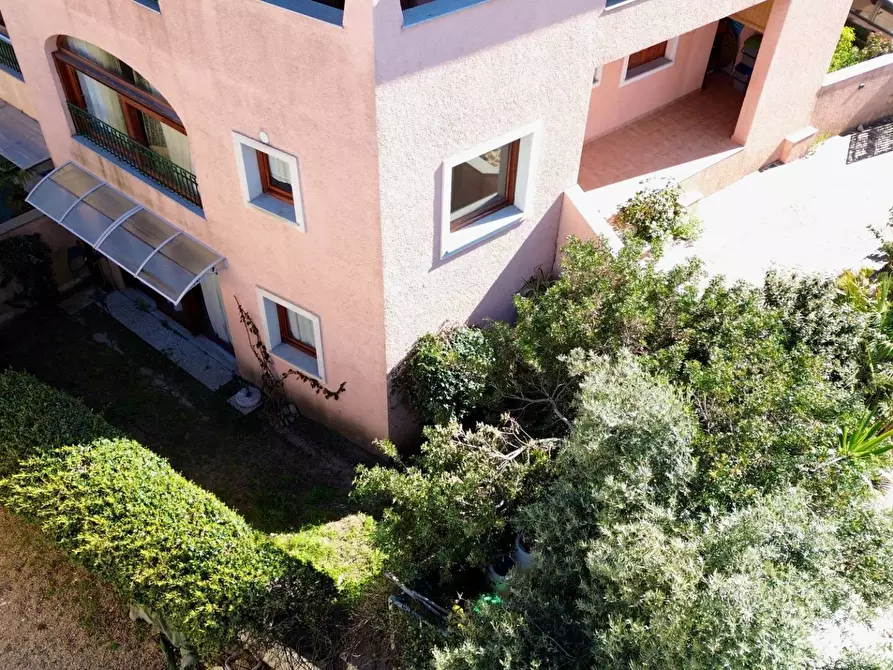 Immagine 1 di Villetta a schiera in vendita  in VIA SALVATORE QUASIMODO 50 a Olbia
