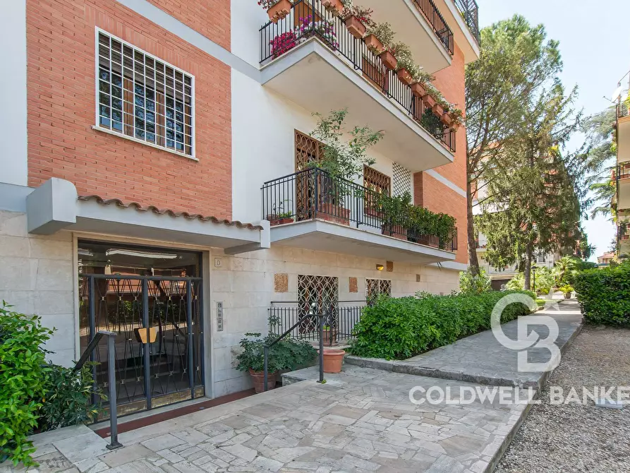 Immagine 2 di Appartamento in vendita  in Via Due Ponti 267 a Roma