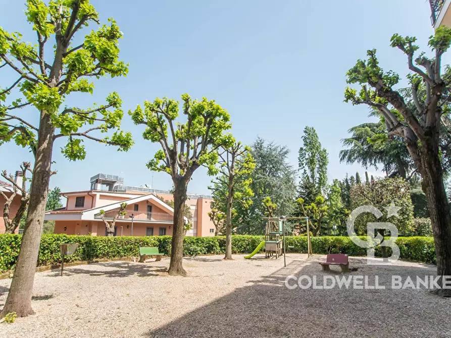 Immagine 3 di Appartamento in vendita  in Via Due Ponti 267 a Roma