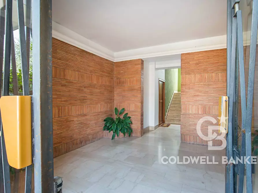 Immagine 4 di Appartamento in vendita  in Via Due Ponti 267 a Roma