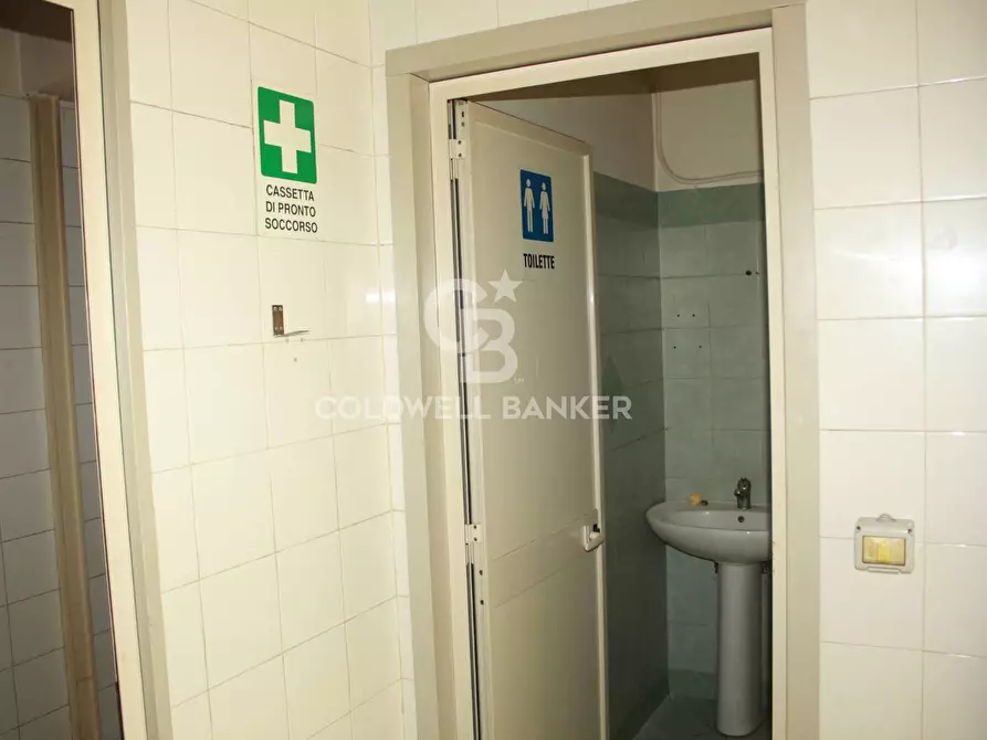 Immagine 10 di Negozio in affitto  in Via Sciarelle 52 a Acireale