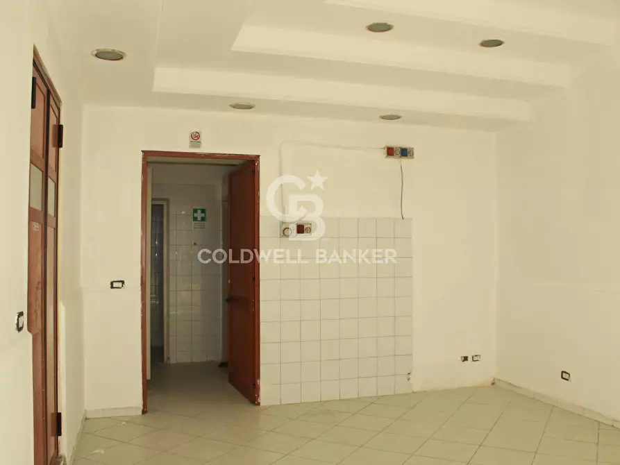 Immagine 3 di Negozio in affitto  in Via Sciarelle 52 a Acireale