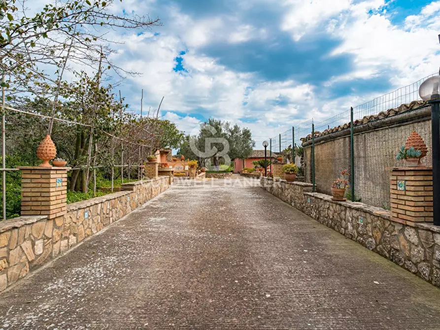 Immagine 3 di Villa in vendita  in Piano San Paolo 85 a Caltagirone
