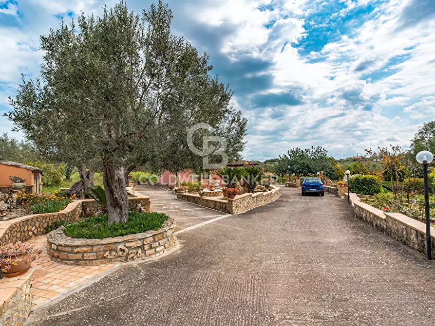 Immagine 8 di Villa in vendita  in Piano San Paolo 85 a Caltagirone