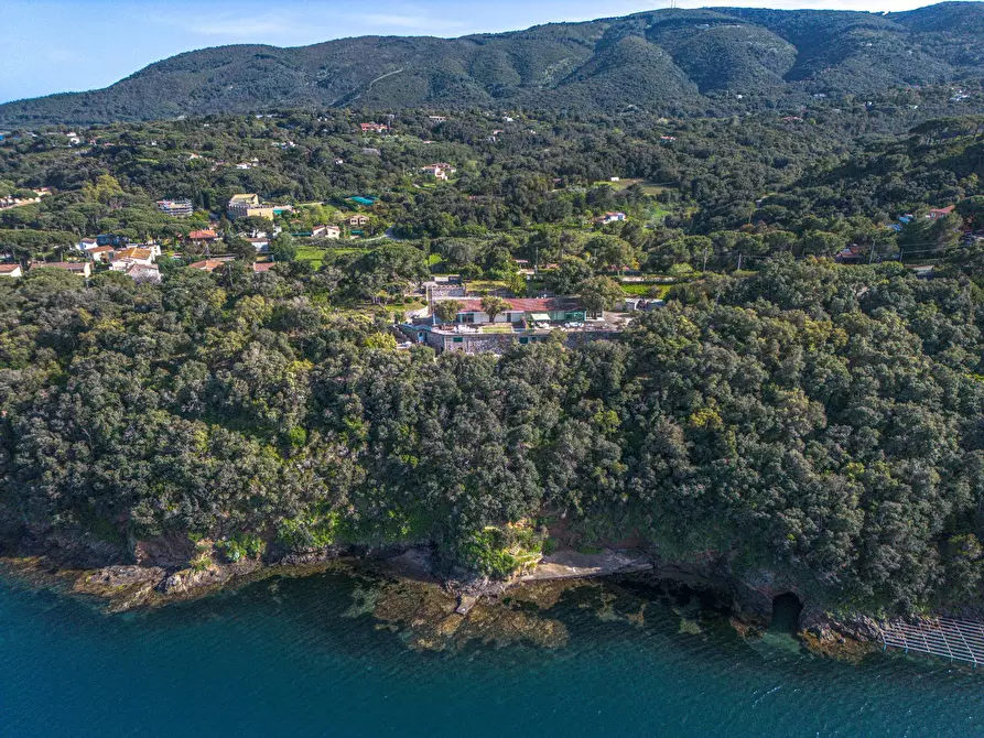 Immagine 31 di Villa in vendita  in Loc. Naregno a Capoliveri