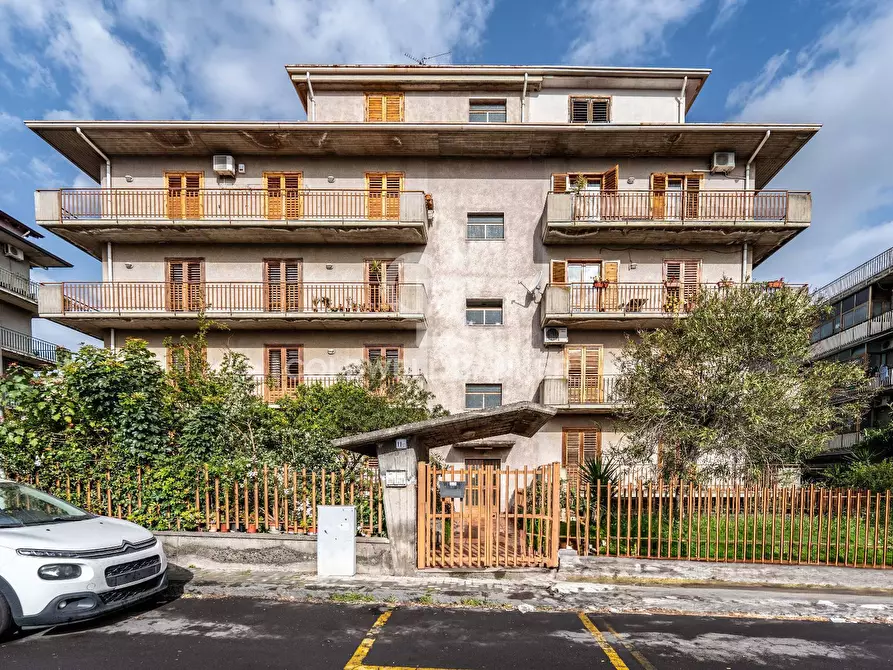 appartamento in vendita ad Aci Catena