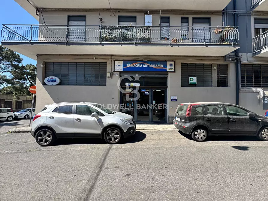 locale commerciale in vendita ad Acireale