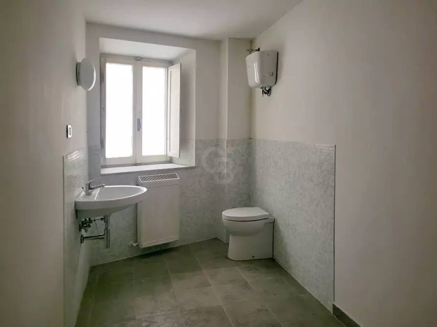 Immagine 12 di Locale commerciale in affitto  in Via San Luca a Viterbo