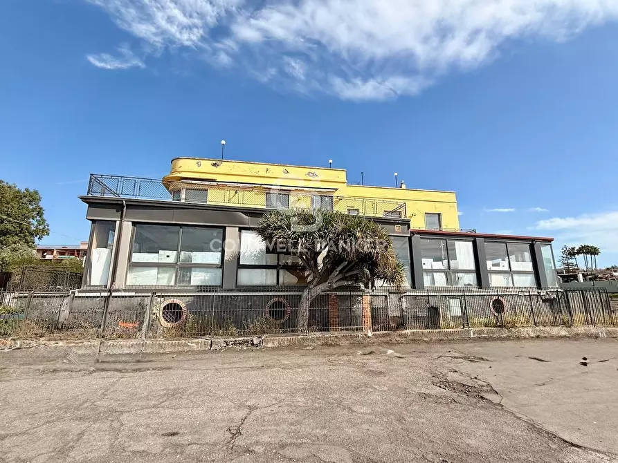 Immagine 4 di Locale commerciale in vendita  in Via Mollica 71 a Aci Castello