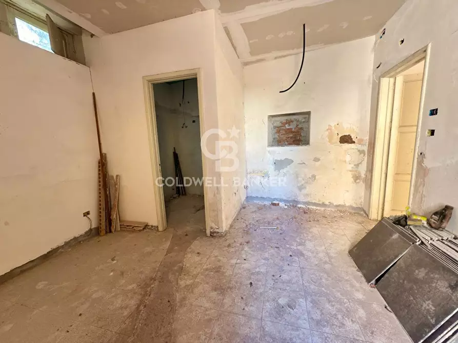 Immagine 35 di Locale commerciale in vendita  in Via Mollica 71 a Aci Castello