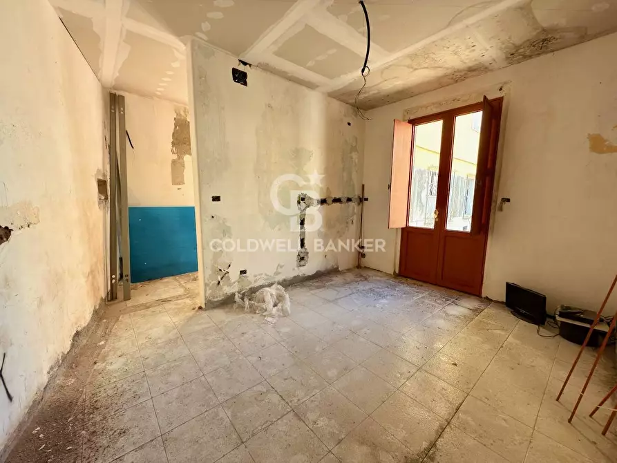Immagine 37 di Locale commerciale in vendita  in Via Mollica 71 a Aci Castello