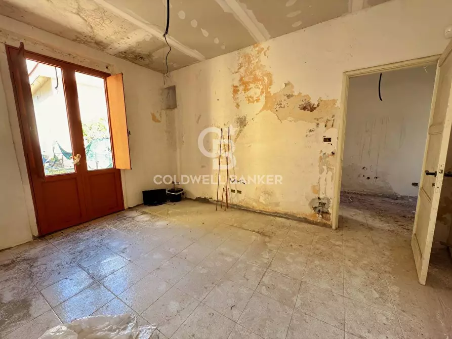 Immagine 40 di Locale commerciale in vendita  in Via Mollica 71 a Aci Castello