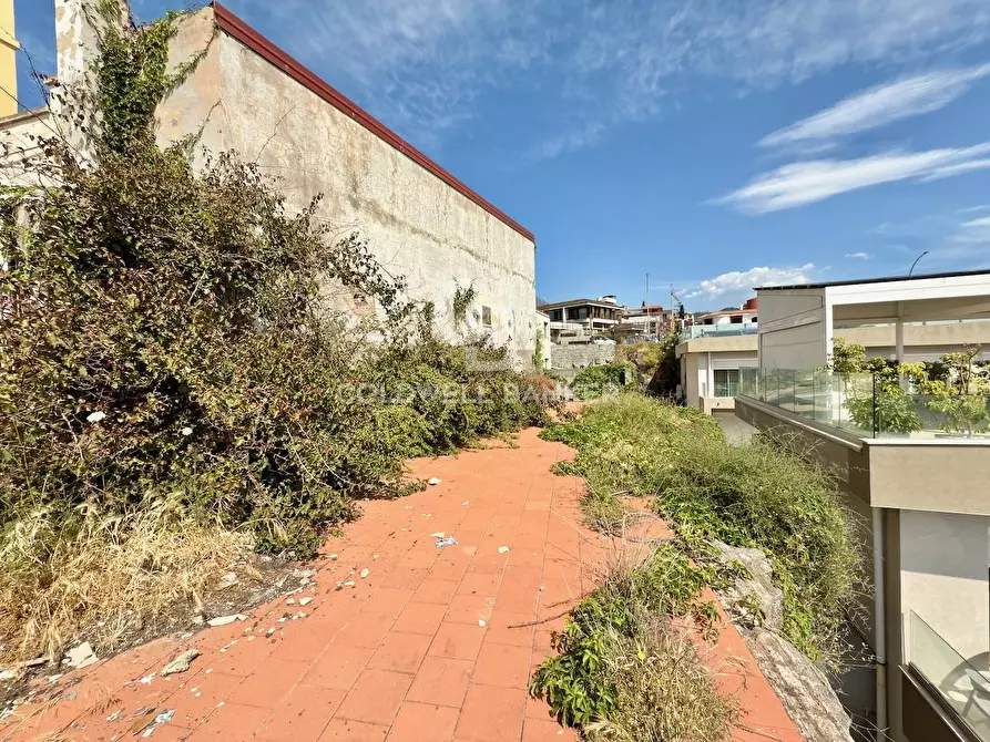 Immagine 32 di Locale commerciale in vendita  in Via Mollica 71 a Aci Castello