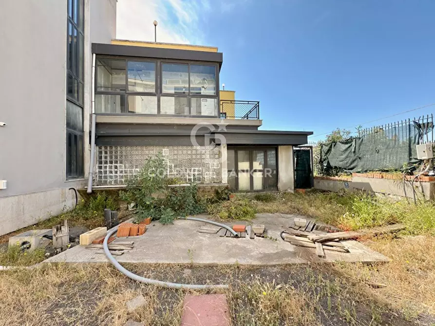 Immagine 14 di Locale commerciale in vendita  in Via Mollica 71 a Aci Castello