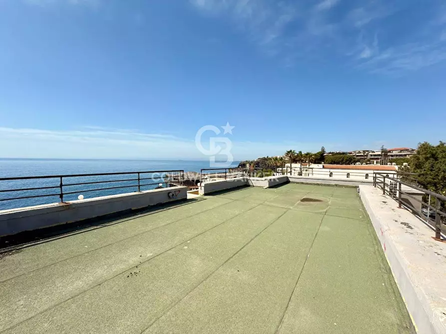 Immagine 43 di Locale commerciale in vendita  in Via Mollica 71 a Aci Castello