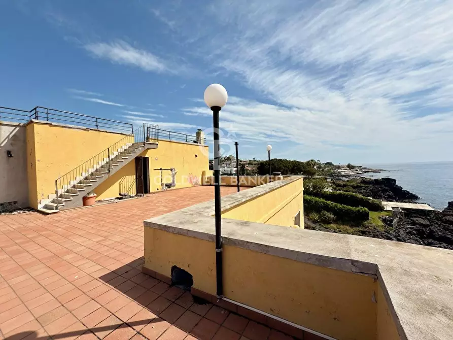 Immagine 44 di Locale commerciale in vendita  in Via Mollica 71 a Aci Castello