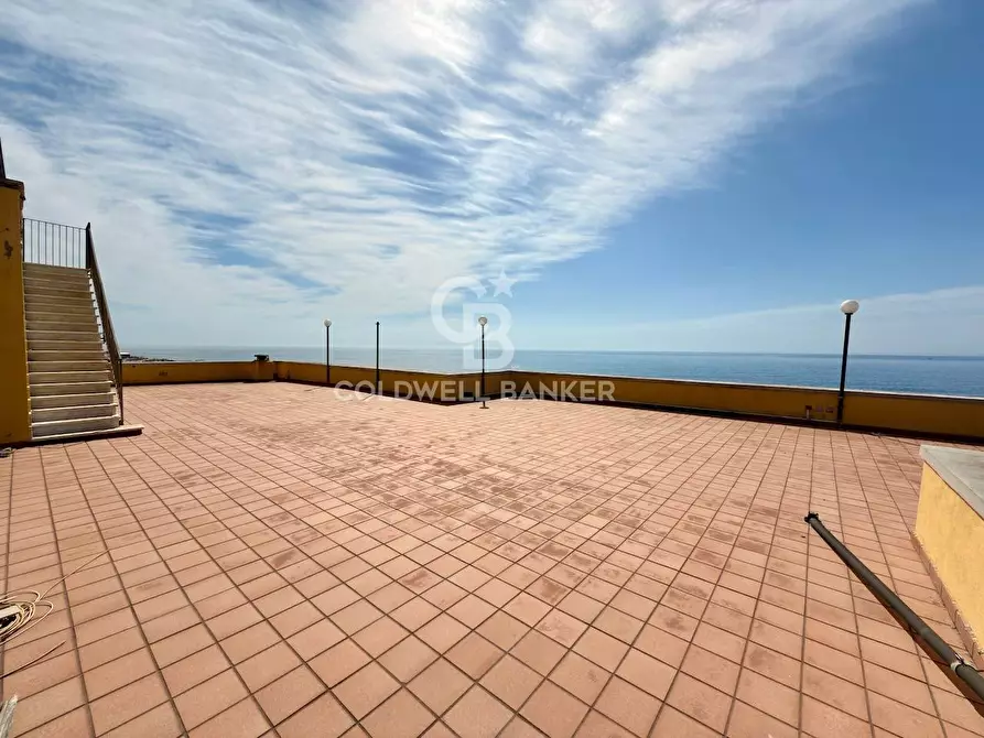 Immagine 3 di Locale commerciale in vendita  in Via Mollica 71 a Aci Castello