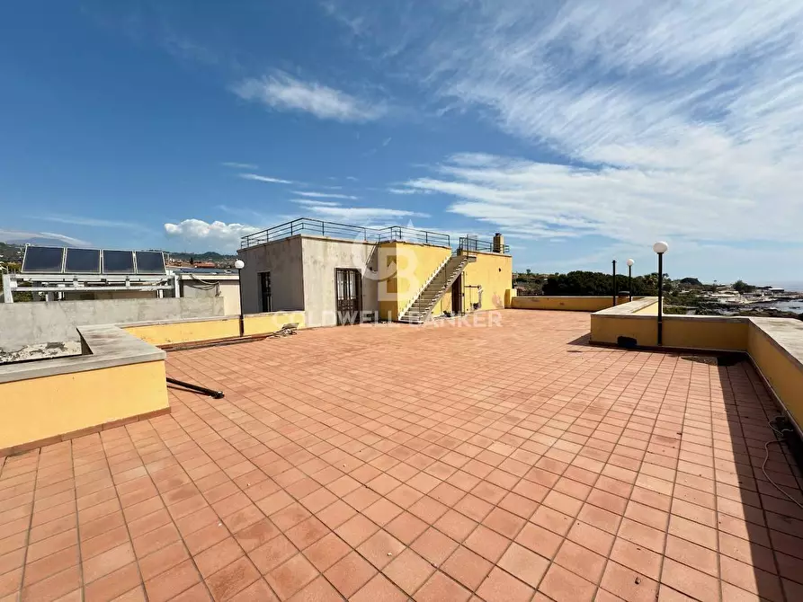 Immagine 45 di Locale commerciale in vendita  in Via Mollica 71 a Aci Castello