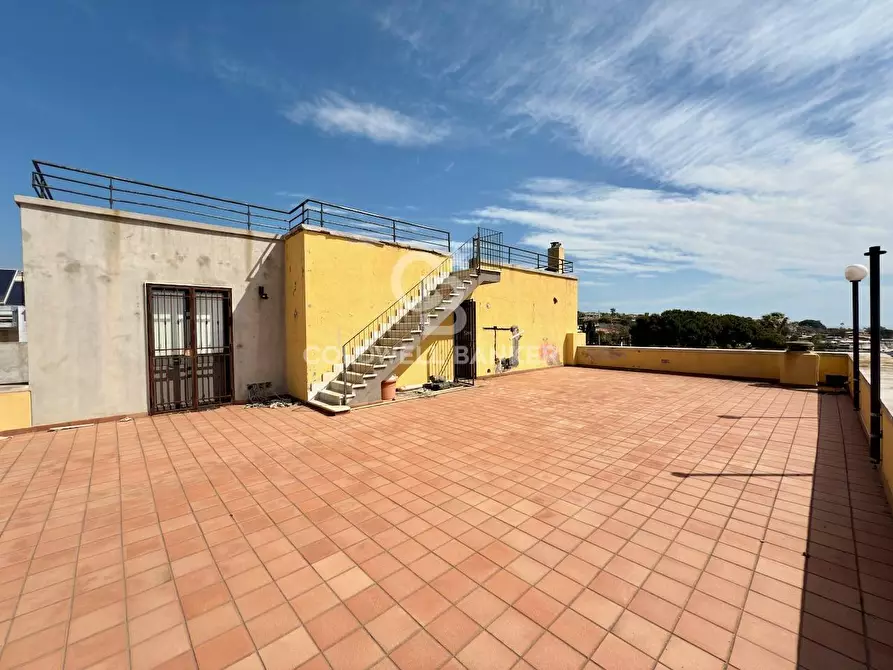 Immagine 46 di Locale commerciale in vendita  in Via Mollica 71 a Aci Castello