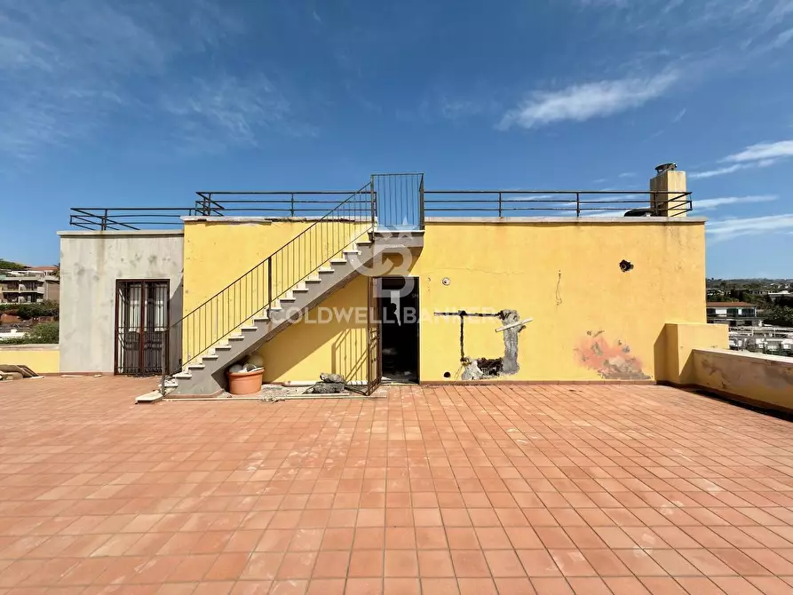 Immagine 47 di Locale commerciale in vendita  in Via Mollica 71 a Aci Castello