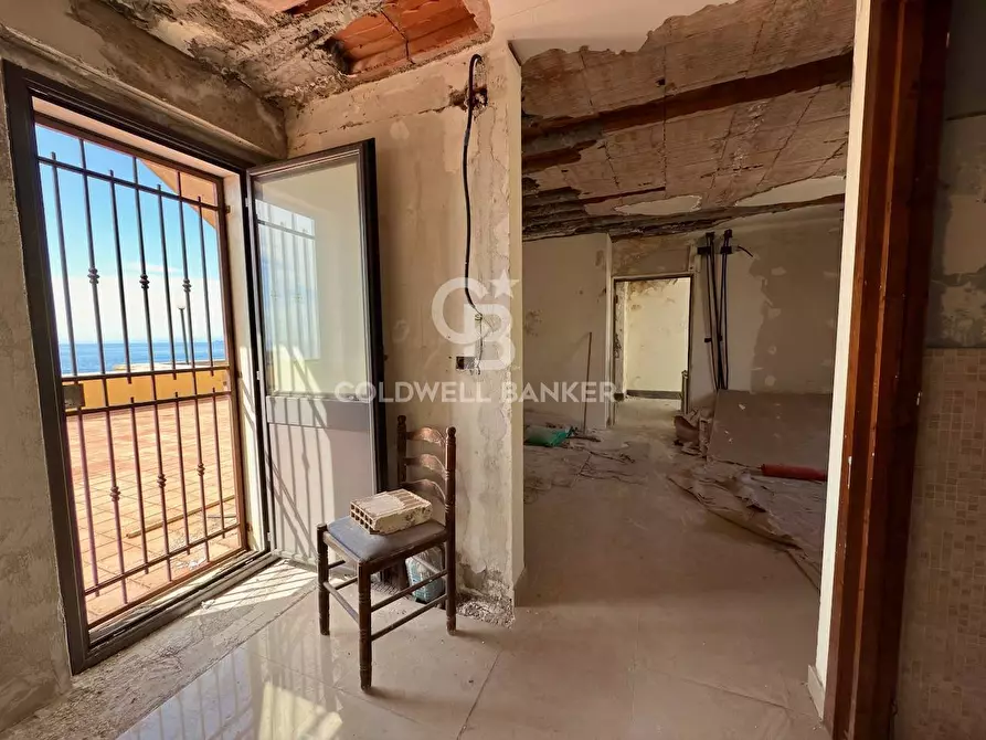 Immagine 53 di Locale commerciale in vendita  in Via Mollica 71 a Aci Castello