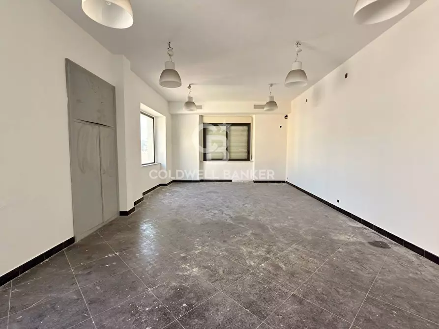 Immagine 54 di Locale commerciale in vendita  in Via Mollica 71 a Aci Castello