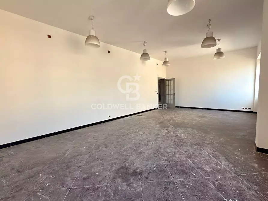 Immagine 55 di Locale commerciale in vendita  in Via Mollica 71 a Aci Castello