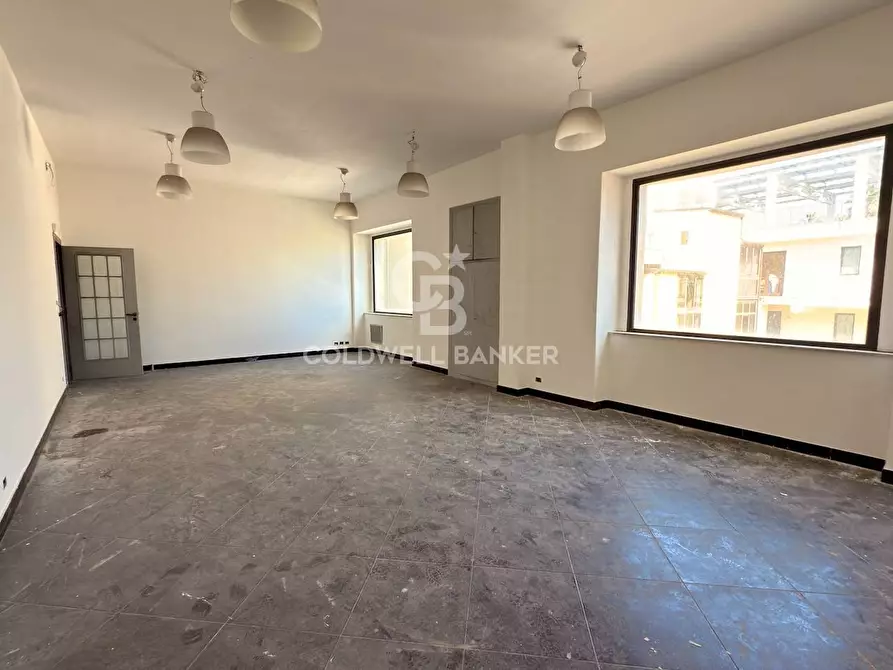 Immagine 56 di Locale commerciale in vendita  in Via Mollica 71 a Aci Castello