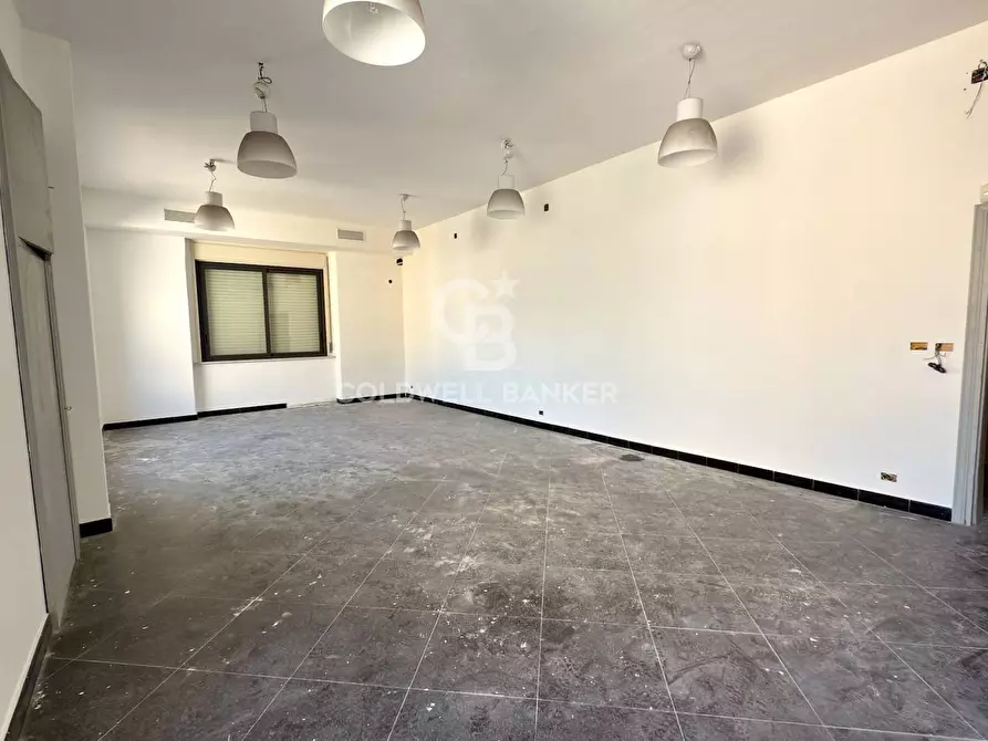 Immagine 57 di Locale commerciale in vendita  in Via Mollica 71 a Aci Castello