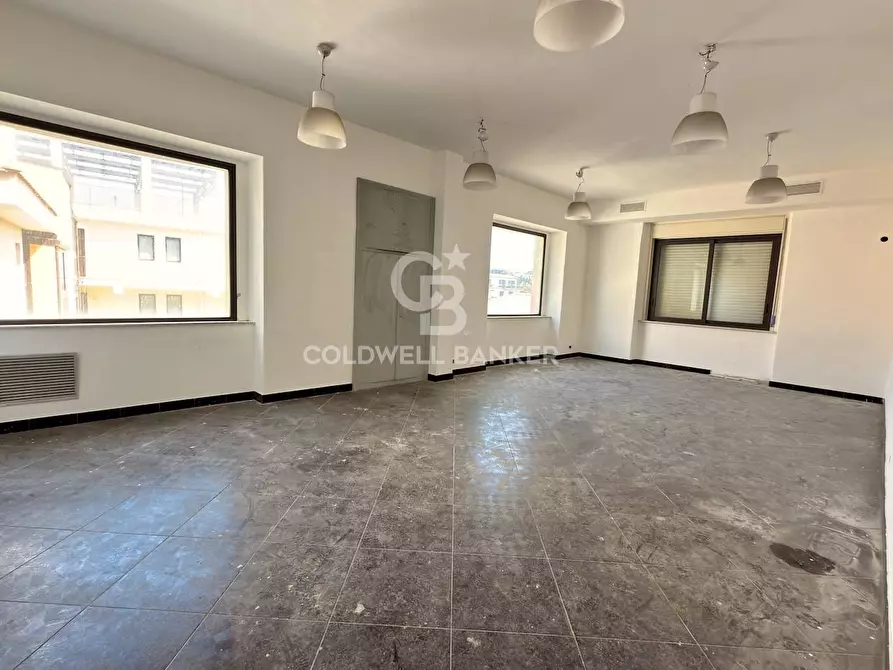 Immagine 58 di Locale commerciale in vendita  in Via Mollica 71 a Aci Castello