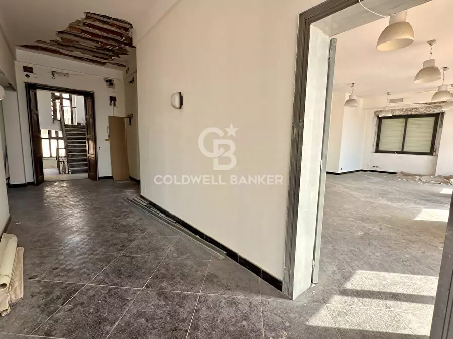 Immagine 60 di Locale commerciale in vendita  in Via Mollica 71 a Aci Castello