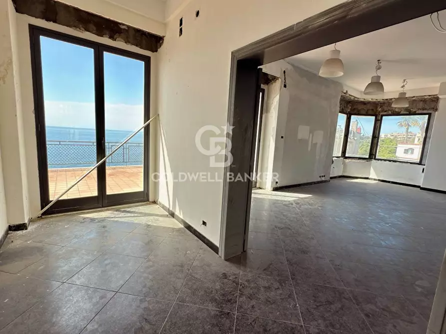 Immagine 61 di Locale commerciale in vendita  in Via Mollica 71 a Aci Castello