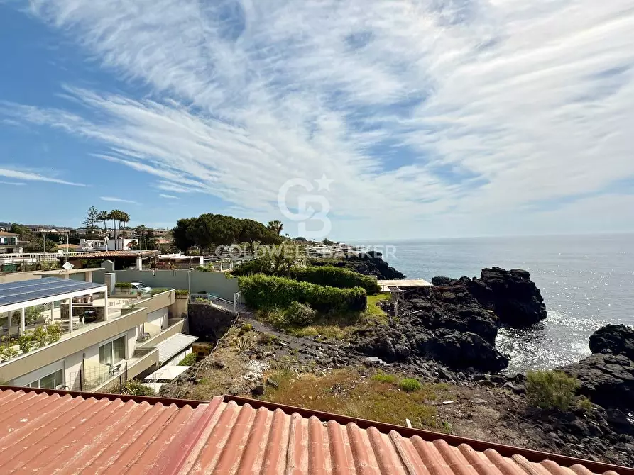 Immagine 62 di Locale commerciale in vendita  in Via Mollica 71 a Aci Castello